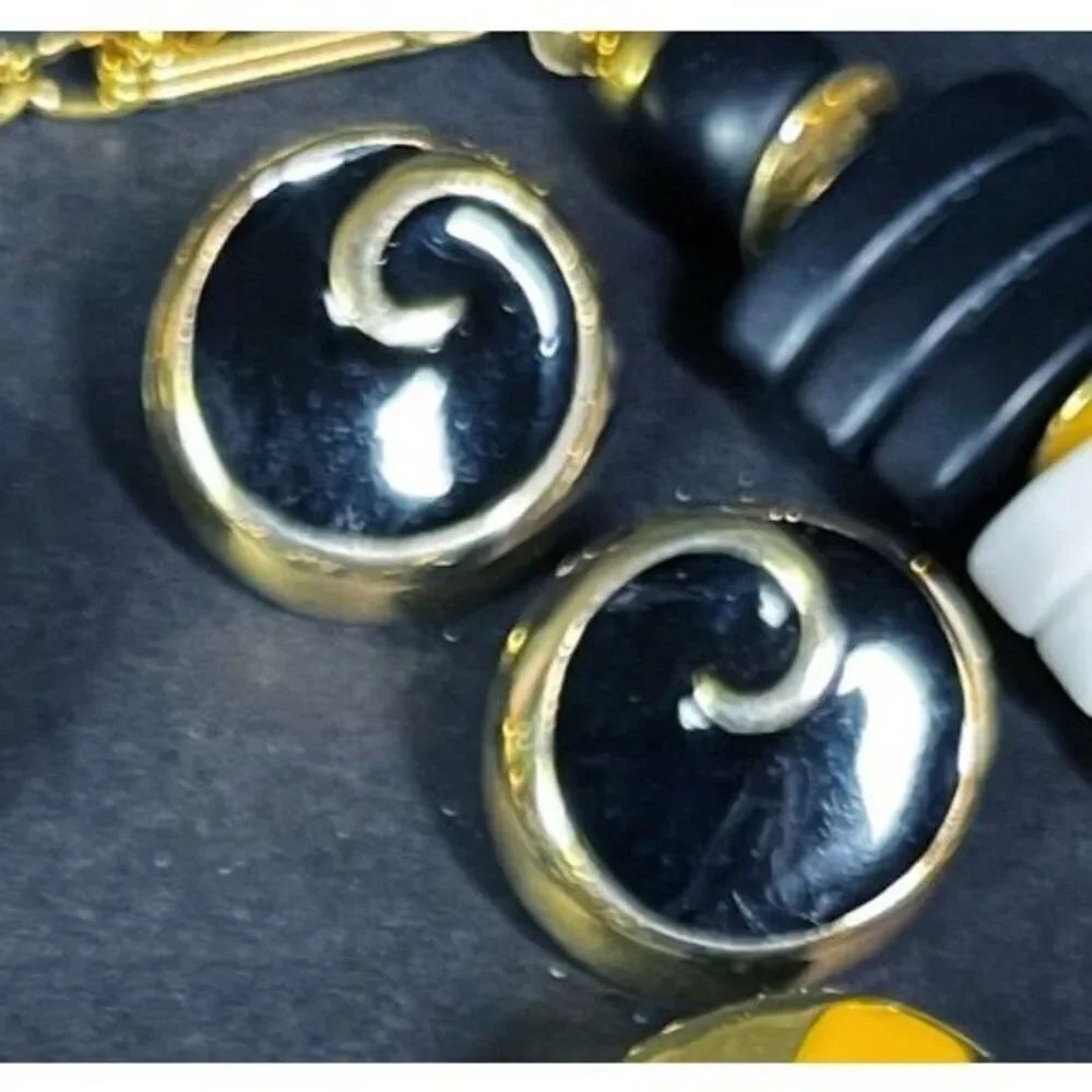 Vintage 80s Deco Revival Enamel Black Gold Swirl Post Stud Earrings 0.8in